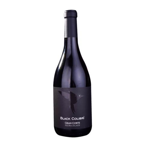 Una cuidada selección que refleja nuestra pasión por el arte vitivinícola. Cada botella en esta colección ha sido escogida meticulosamente para ofrecer experiencias únicas, representando la riqueza de las tierras, la dedicación de los enólogos y la magia que el vino aporta a cada ocasión. Nuestra misión es acercarte a vinos que no solo destacan por su calidad, sino también por su historia, su origen y los momentos especiales que inspiran. Desde etiquetas emblemáticas hasta descubrimientos innovadores, este portafolio es un homenaje a la diversidad de estilos y regiones que hacen del vino un placer universal. Black Colibrí es un vino exclusivo para aquellos que buscan una experiencia única y sofisticada. Con su elegante diseño y su complejo perfil de sabor, este vino es perfecto para ocasiones especiales o para aquellos que simplemente quieren disfrutar de un vino de alta gama.